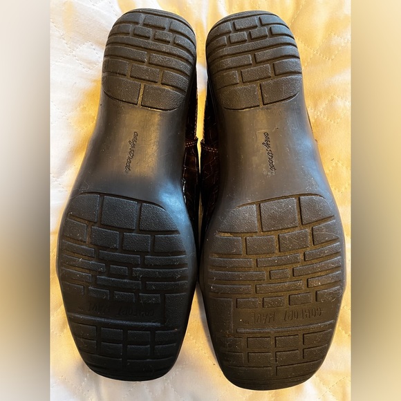 Easy Street Comfort Wave Alligator skin sandals in brown/copper, size 9M. - Picture 4 of 4